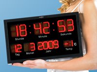 Lunartec Multi-LED-Uhr mit Datum & Temperatur - 5