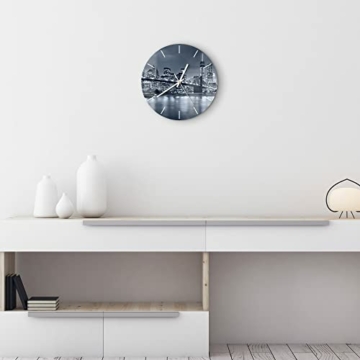 DEQORI Glasuhr | rund Ø 30 cm | Motiv Vollmond über New York | ausgefallene leise Design Uhr aus Glas | Wanduhr für Wohnzimmer & Küche | Moderne Hingucker Uhr für die Wand - 3