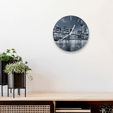 DEQORI Glasuhr | rund Ø 30 cm | Motiv Vollmond über New York | ausgefallene leise Design Uhr aus Glas | Wanduhr für Wohnzimmer & Küche | Moderne Hingucker Uhr für die Wand - 4